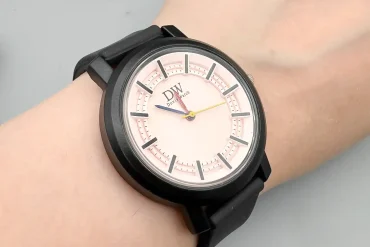 ساعت دخترانه صفحه صورتی بند سیلیکونی مشکی 14040937