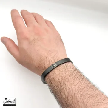 دستبند بنگل ساده مردانه مشکی تک نگین