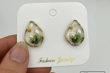 گوشواره اشکی سفید میناکاری
