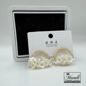 گوشواره طلایی و سفید با گلهای ریز سفید وپایه ی نقره| - Image 2