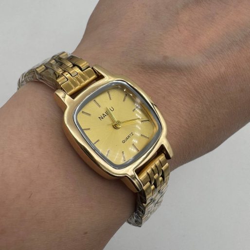 ساعت طلایی صفحه مربع زنانه