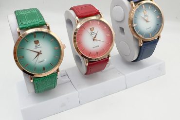 ساعت یونیسکس در سه رنگ قرمز ، سبز ، آبی | تخفیف ویژه