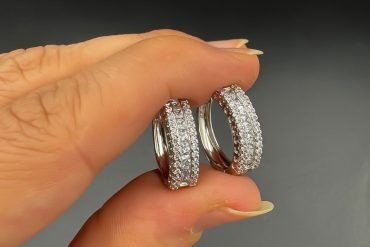 گوشواره حلقه ای نگین باگتی ضدحساسیت نقره ای