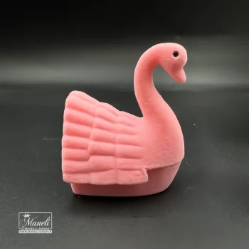 جعبه قو جا حلقه ای مخملی نماد ظرافت و عشق