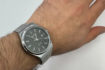 ساعت( casio)کاسیو مردانه نقره ای با صفحه ی مشکی
