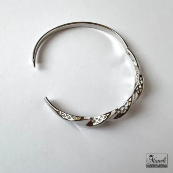 دستبند زنانه نقره ای ساده و شیک با طرح کروسان و رنگ ثابت - Image 4