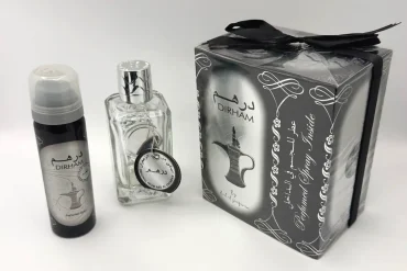 ادکلن زنانه 100میل رایحه درهم نقره ای (اماراتی) ارض الزعفران Dirham به همراه اسپری