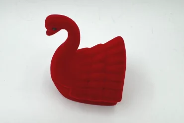 جعبه انگشتر هدیه ای طرح قو قرمز