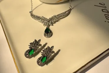 نیم ست مجلسی نگین اشکی سبز