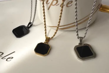 گردنبند مردانه چند ضلعی